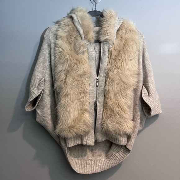 Faux fur zip up sweater - Picture 3 of 7